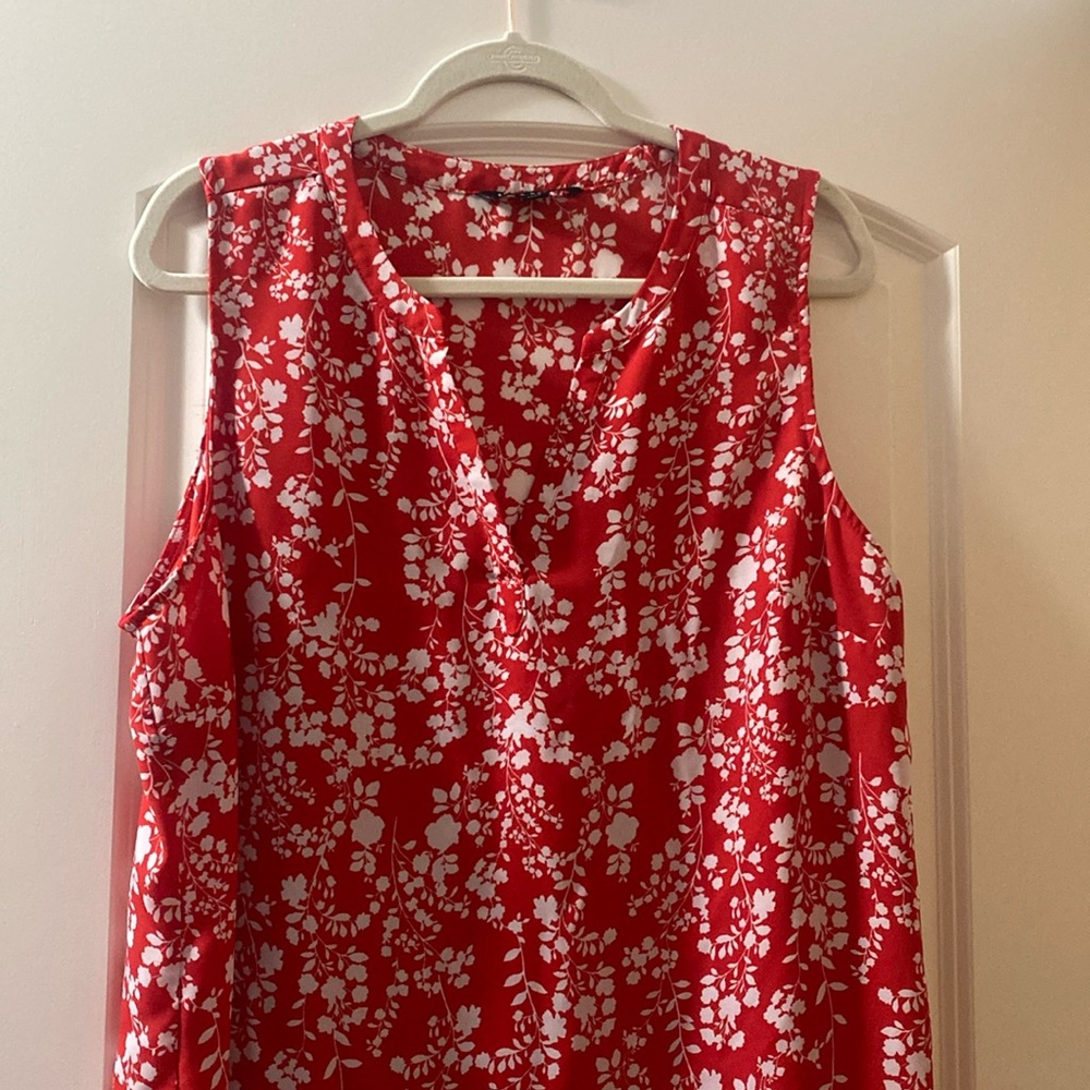 Women’s sleeveless blouse